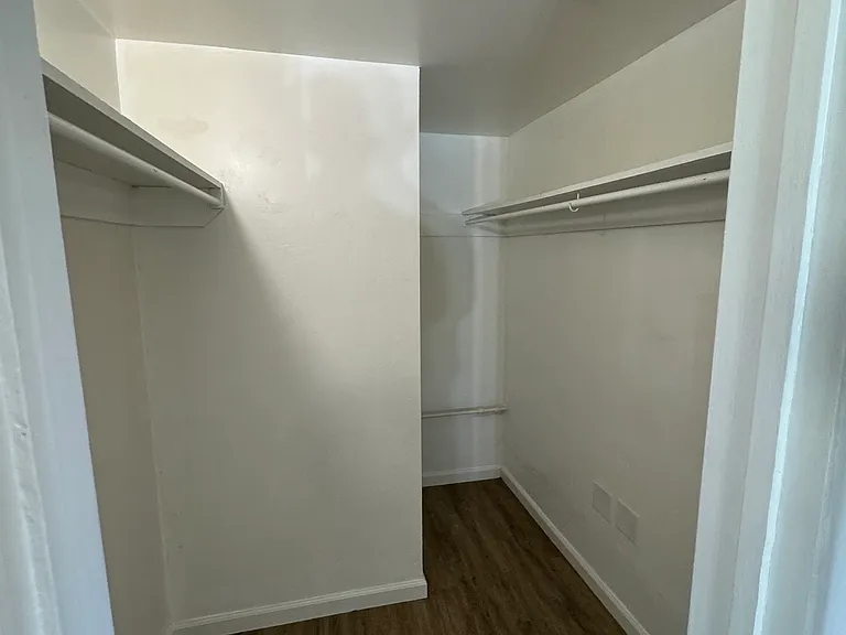 7000 Saranac St #9 — Photo 16