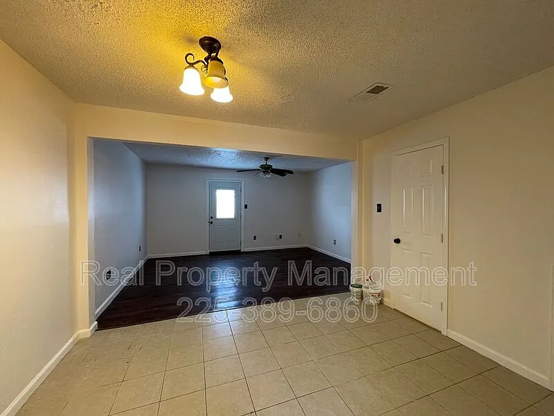 Central Place — Photo 2