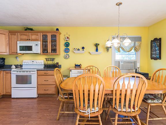 4th image of 15 Cypress Ln