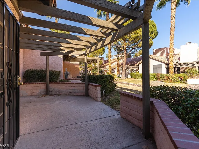 2761 Laguna Shores Ln — Photo 2