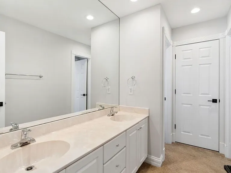 156 N Berwick Ln — Photo 20