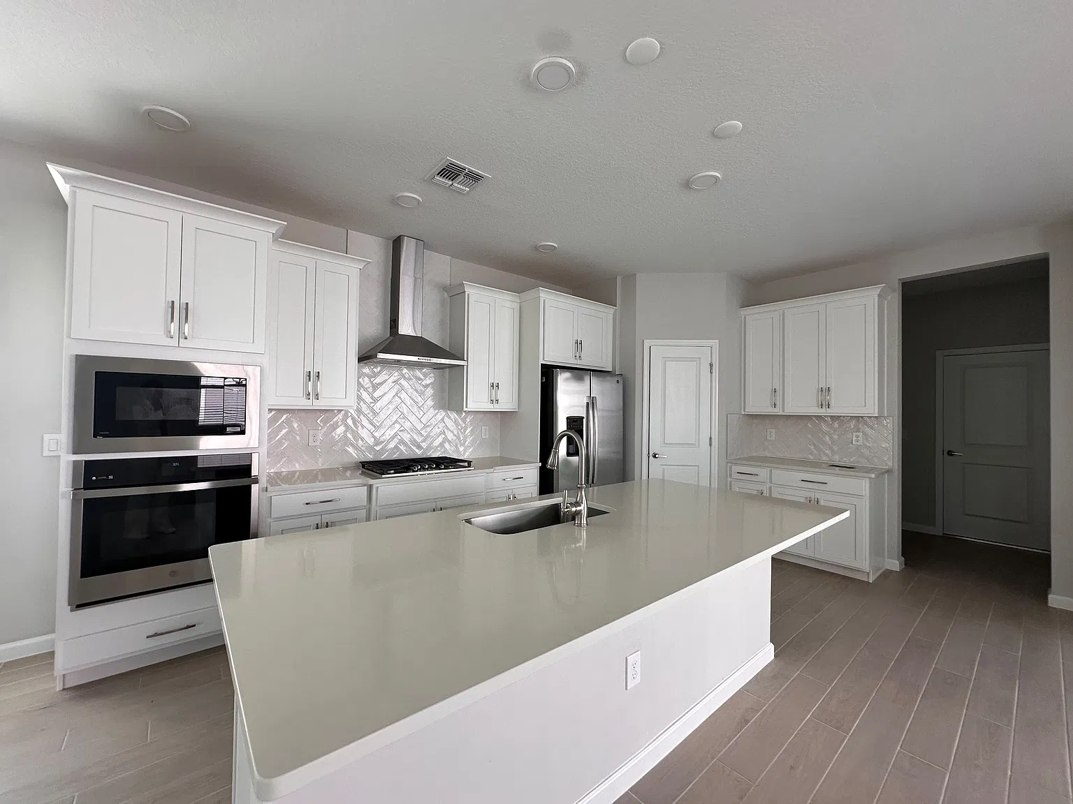 4 bed, 3.5 bath, 2780 sqft, $2,999 — Photo 4