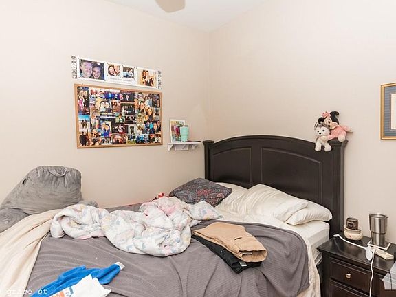 5th image of 904 W Grace St #423