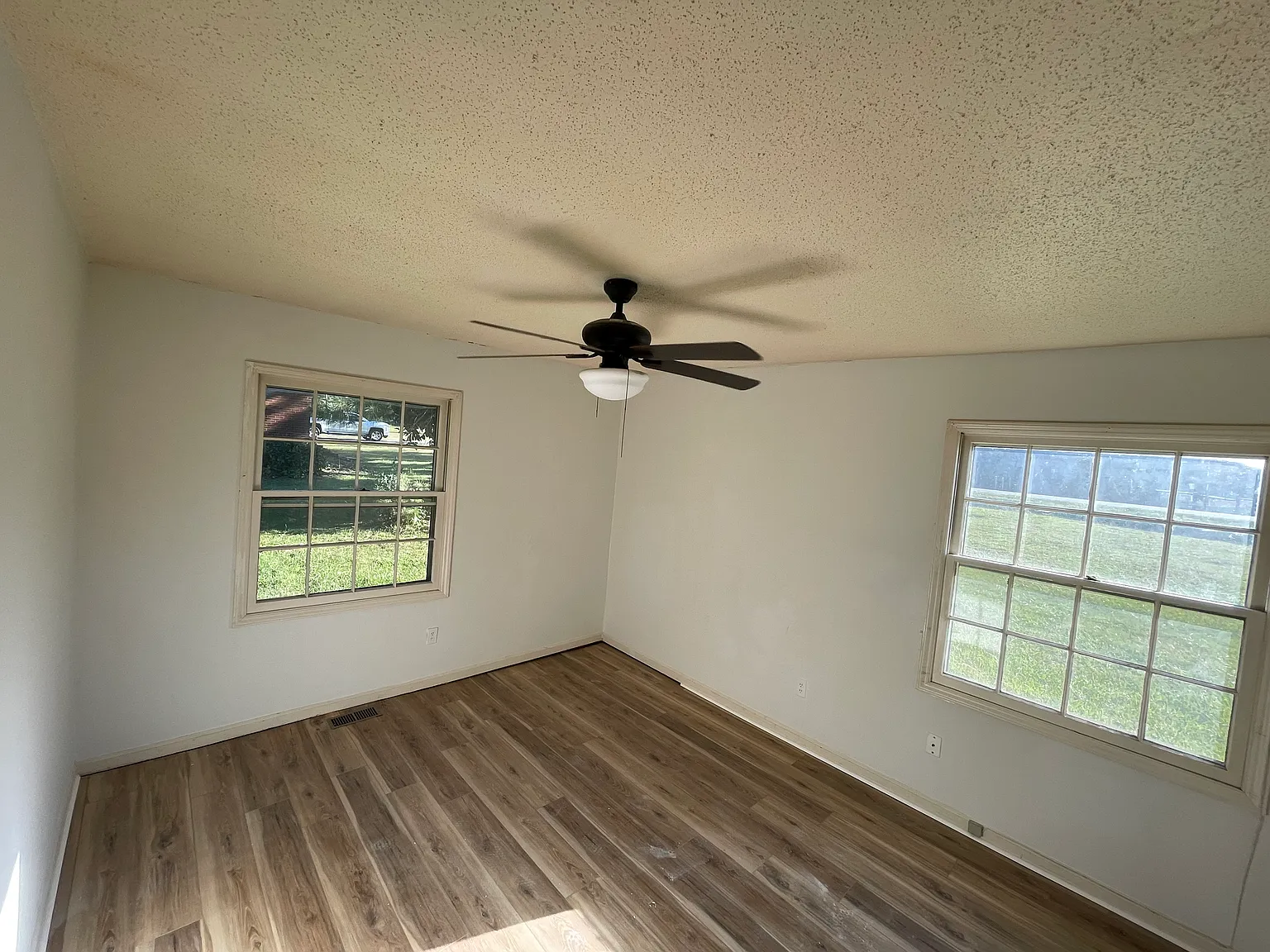 1 bed, 1.5 bath, $850 — Photo 2