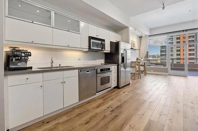 350 W Ash St W — Photo 2