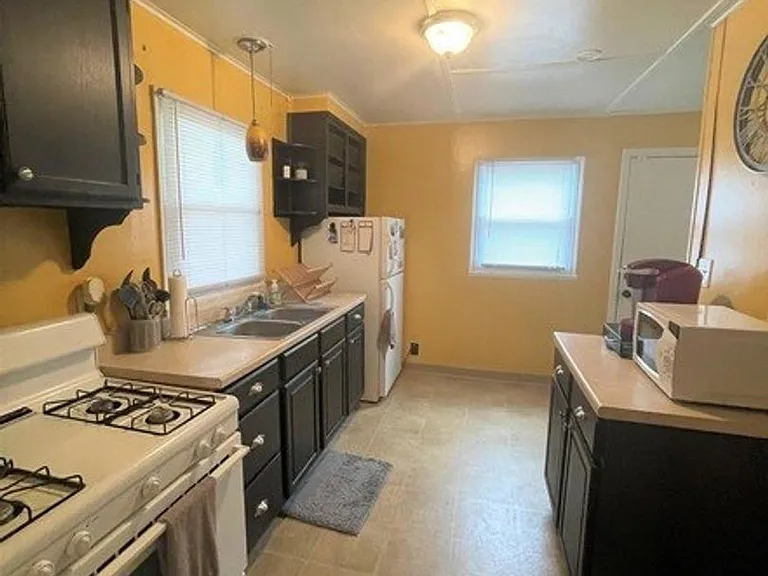 416 S Eastside Dr — Photo 4