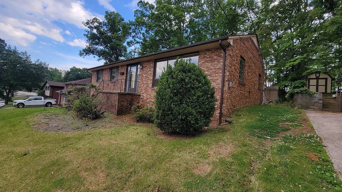 Building Photo - 121 Layton Ave