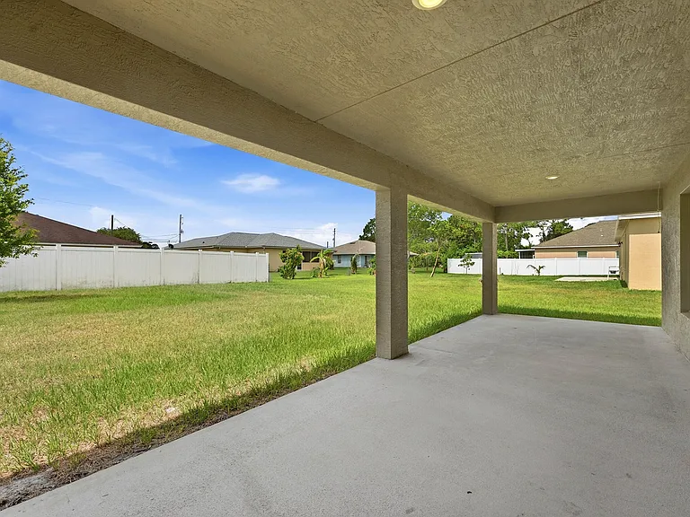1692 SW Alvaton Ave — Photo 34