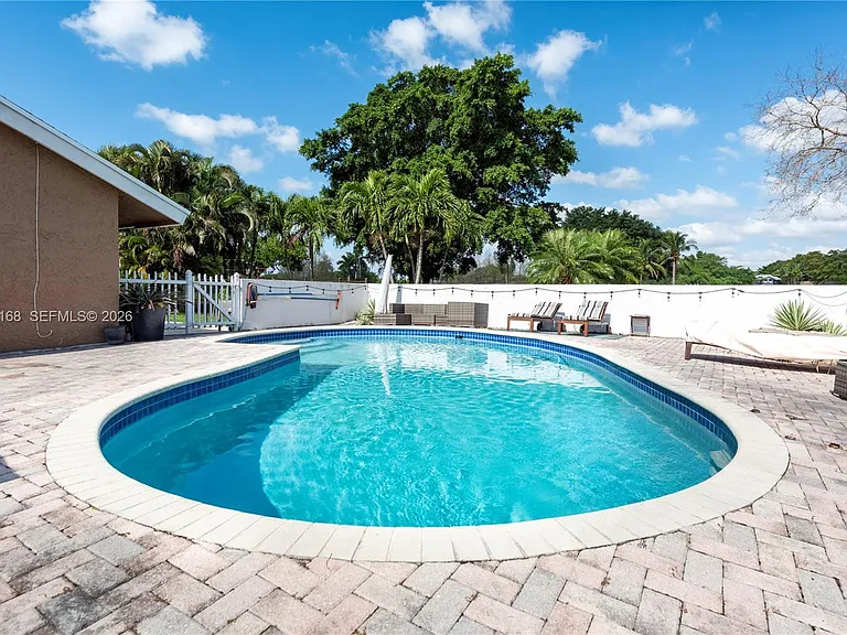 921 Bayberry Point Dr — Photo 4