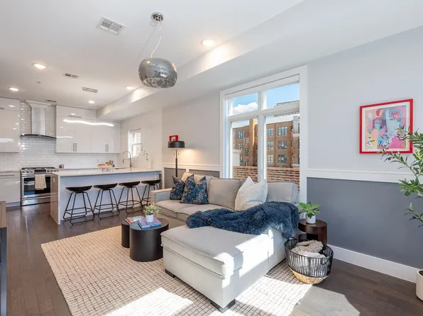 270 Saint Pauls Avenue image 2 of 16