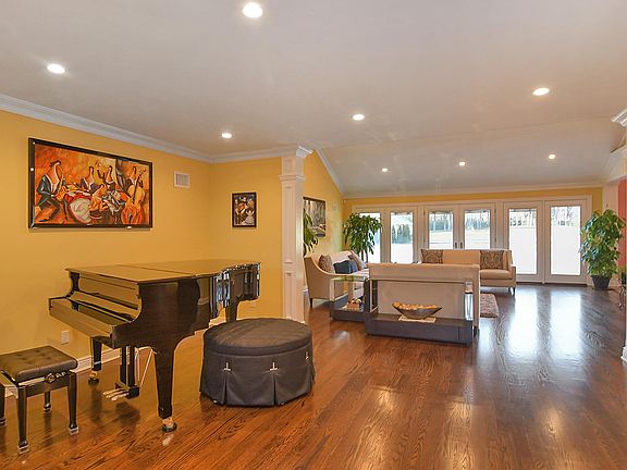 4th image of 14 Linden Ln
