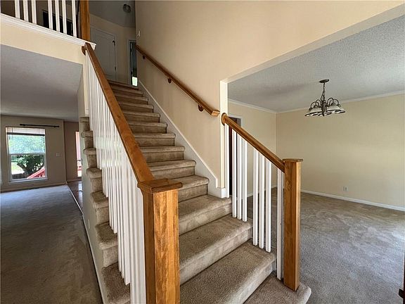 4th image of 748 Highland Dr