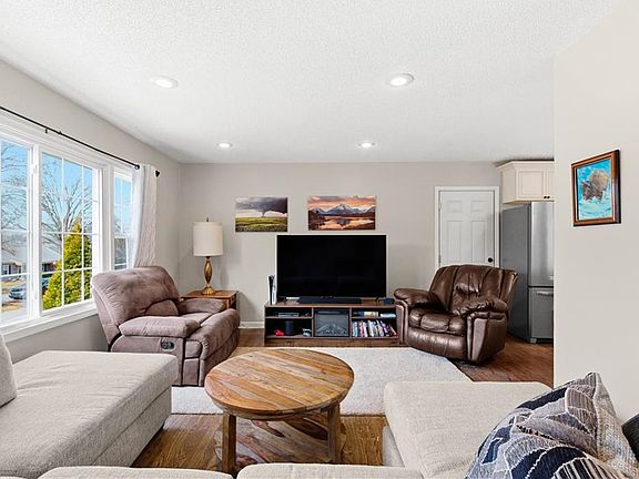 5th image of 6439 Melrose Ln