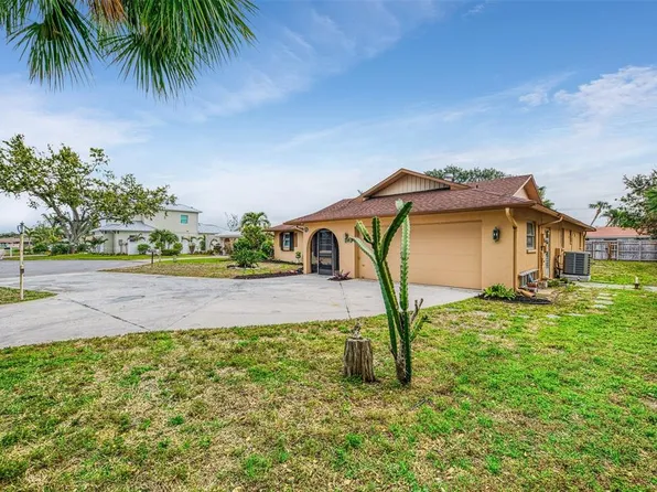 445 W Gate Dr, Venice, FL 34285