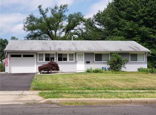 77 New Rd, Kendall Park, NJ 08824