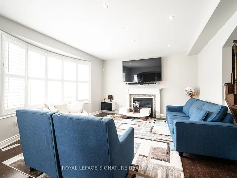 1071 Syndenham Ln — Photo 9