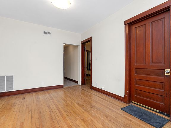 2nd image of 1719 N Wood St #1