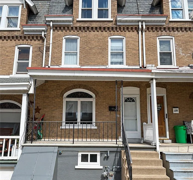 221 W Liberty St