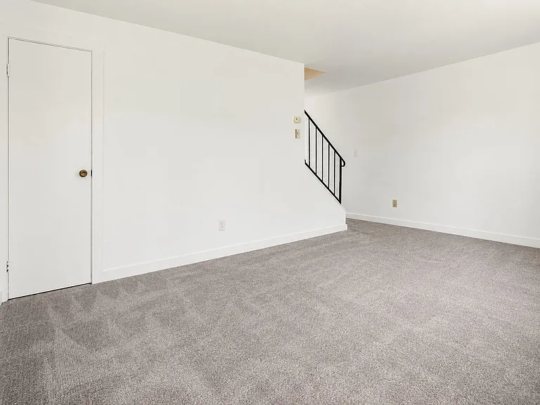 122 20th Ave E #C — Photo 4