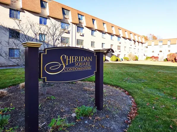 119 Grove St APT 247, Rockland, MA 02370
