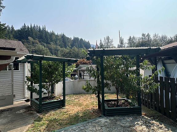 2nd image of 1650 Columbia Valley Rd #43