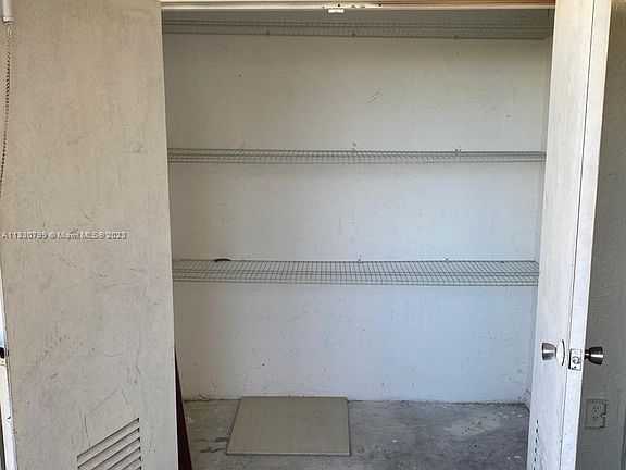 5th image of 8205 Lake Dr #404