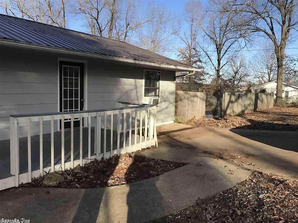 1st image of 64 N Circle Dr