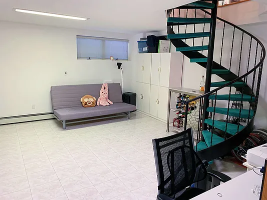 Sold by Remax Edge | media 11