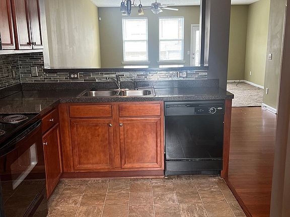 4th image of 1932 Bayrose Cir #32B