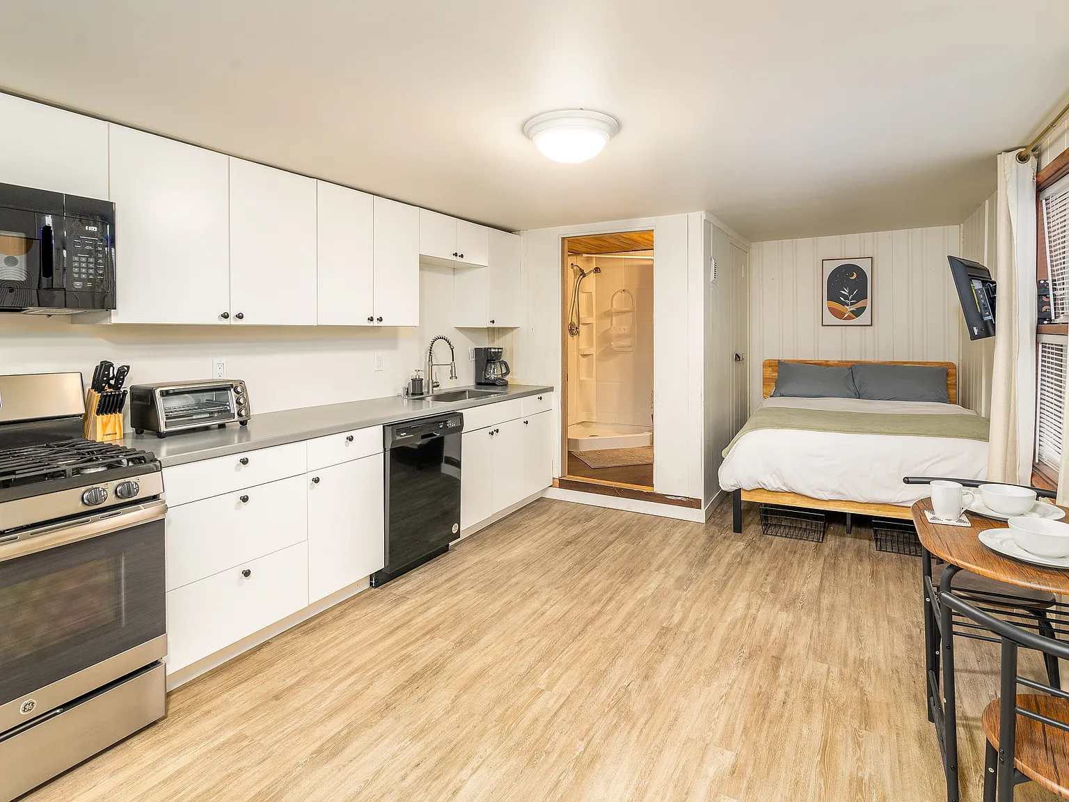Studio, 250 sqft, $1,700 — Photo 2