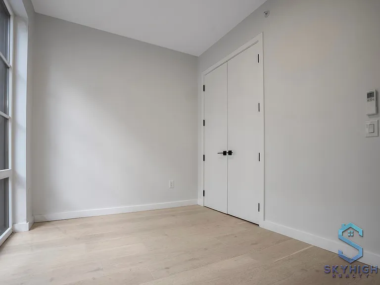 37-25 32nd St #5D — Photo 9