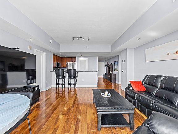 3rd image of 800 Jackson St Penthouse 7