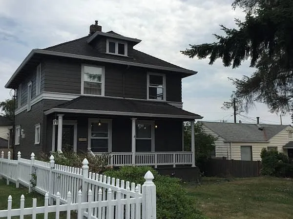 1813 Oakes Avenue — Photo 1