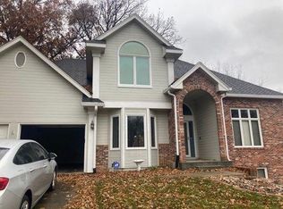 5909 SW Cherokee Ct, Topeka, KS 66614