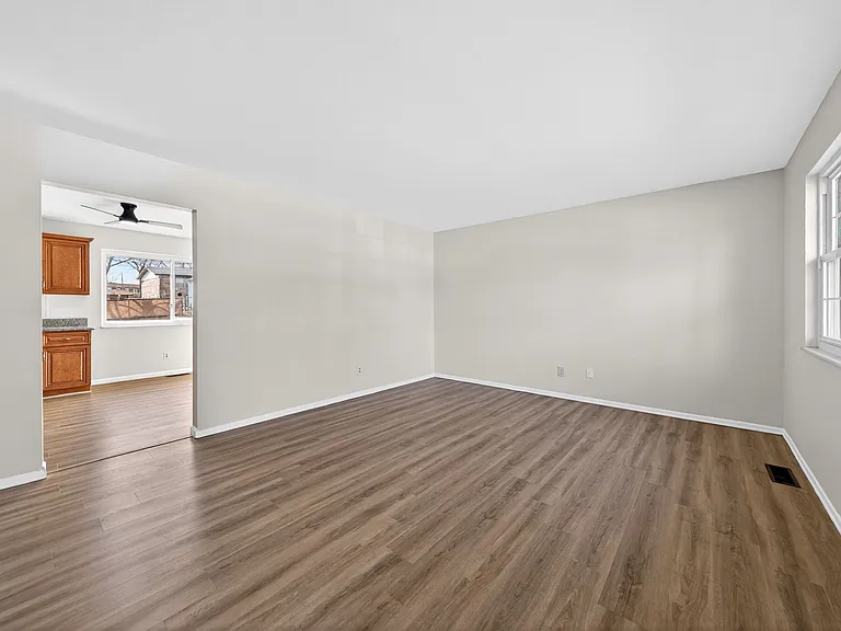 3253 Greenbridge Dr — Photo 4