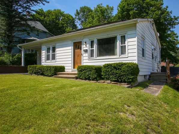 3 West St, Adams, MA 01220