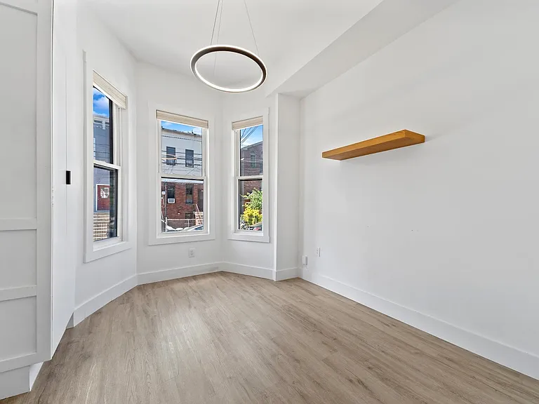 234 Webster Ave #1L — Photo 4