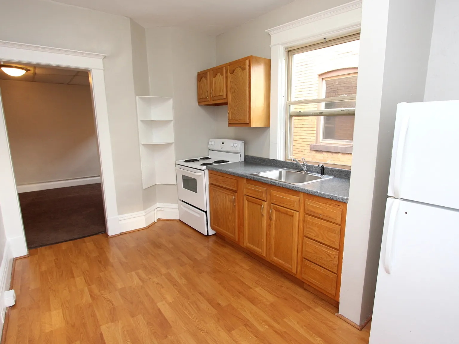 4 bed, 1250 sqft, $2,725 — Photo 4
