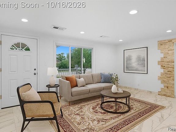 3rd image of 2075 Gulliver Dr