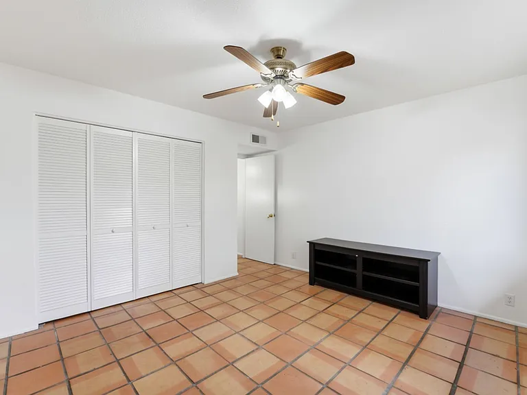 545 E Brown Rd — Photo 28