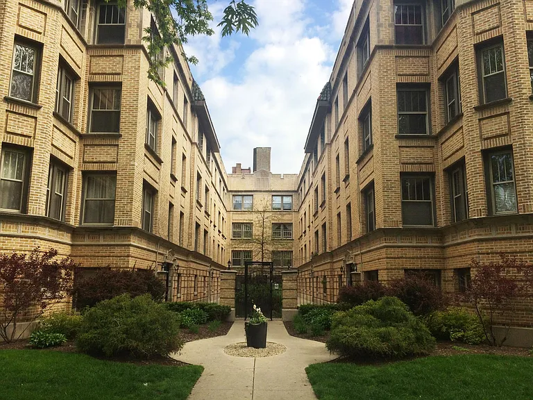 1360 W Greenleaf Ave #1S — Photo 2