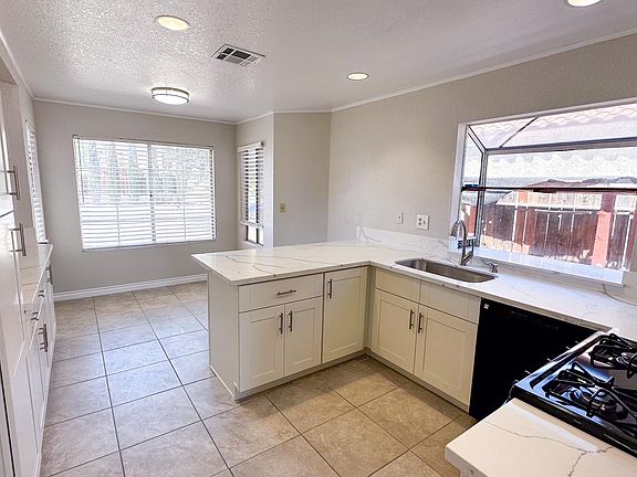 5th image of 15189 Jeraldo Dr