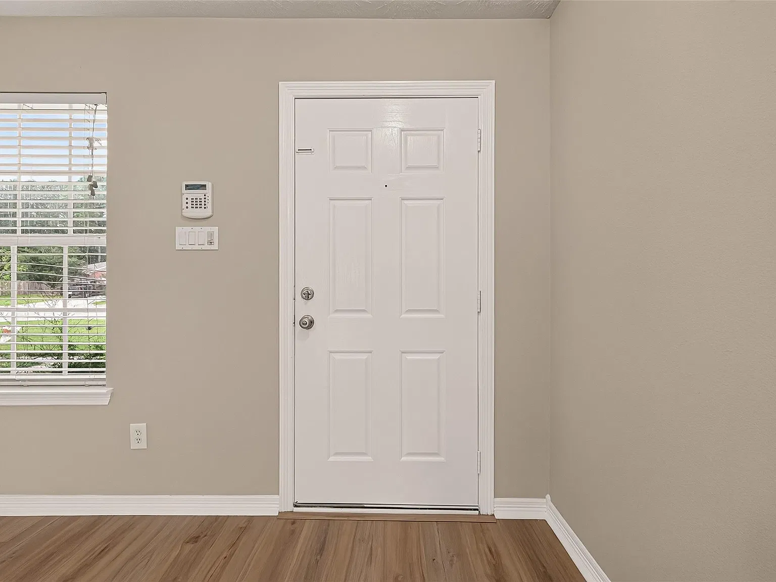 4 bed, 2.5 bath, 1971 sqft, $1,795 — Photo 3