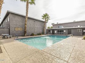 424 W Brown Rd