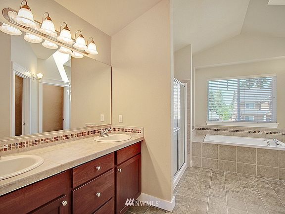 5th image of 18306 121ST Street E