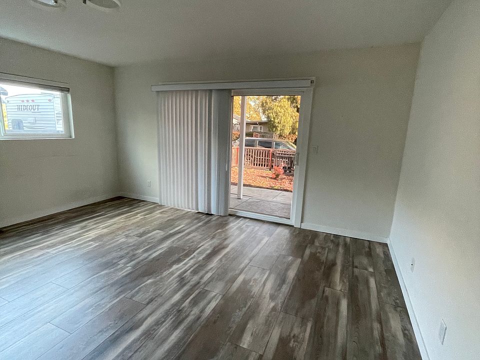 Master bedroom with terrace and dedicated parking on the driveway