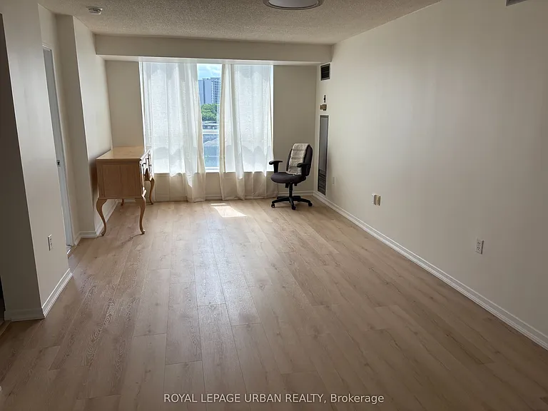 21 Overlea Blvd #902 — Photo 4