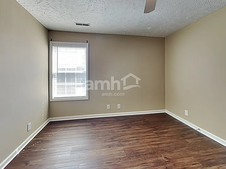 1802 Potters Ct — Photo 16