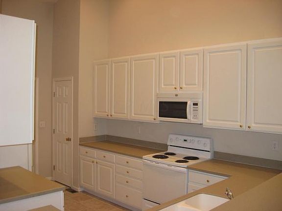 4th image of 337 Wyndham Park N