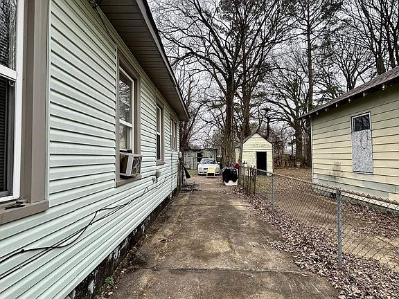 5th image of 771 Roanoke Ave